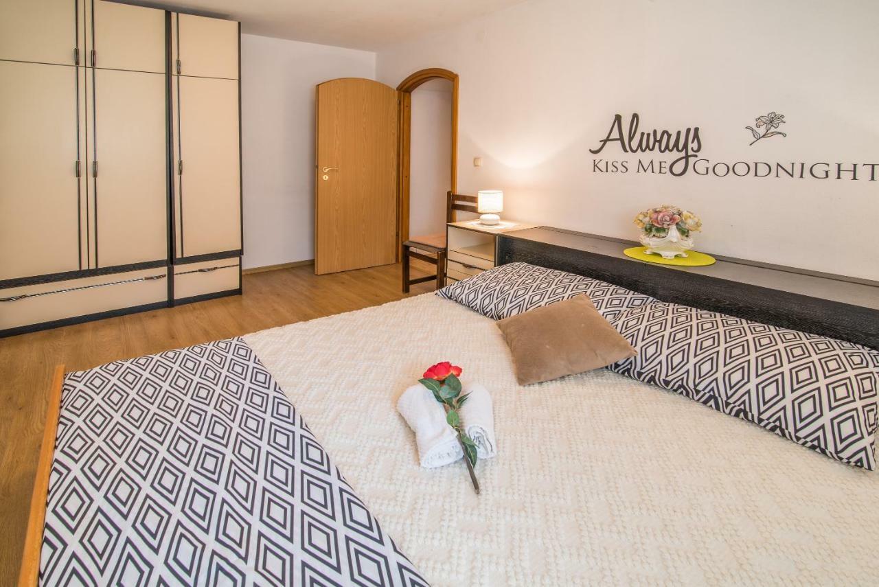 Apartmani Marija Malinska Eksteriør bilde